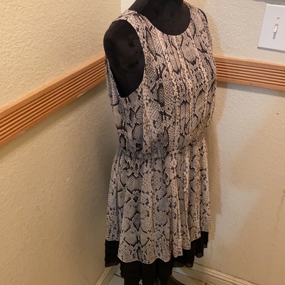 Jessica Simpson Snake print ruffled dress - Picture 2 of 3